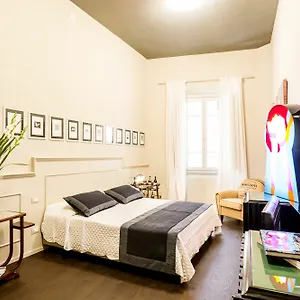 https://arnobio-florence-suites.it-tuscanyhotel.com